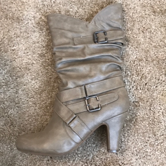 Boots - Picture 3 of 4